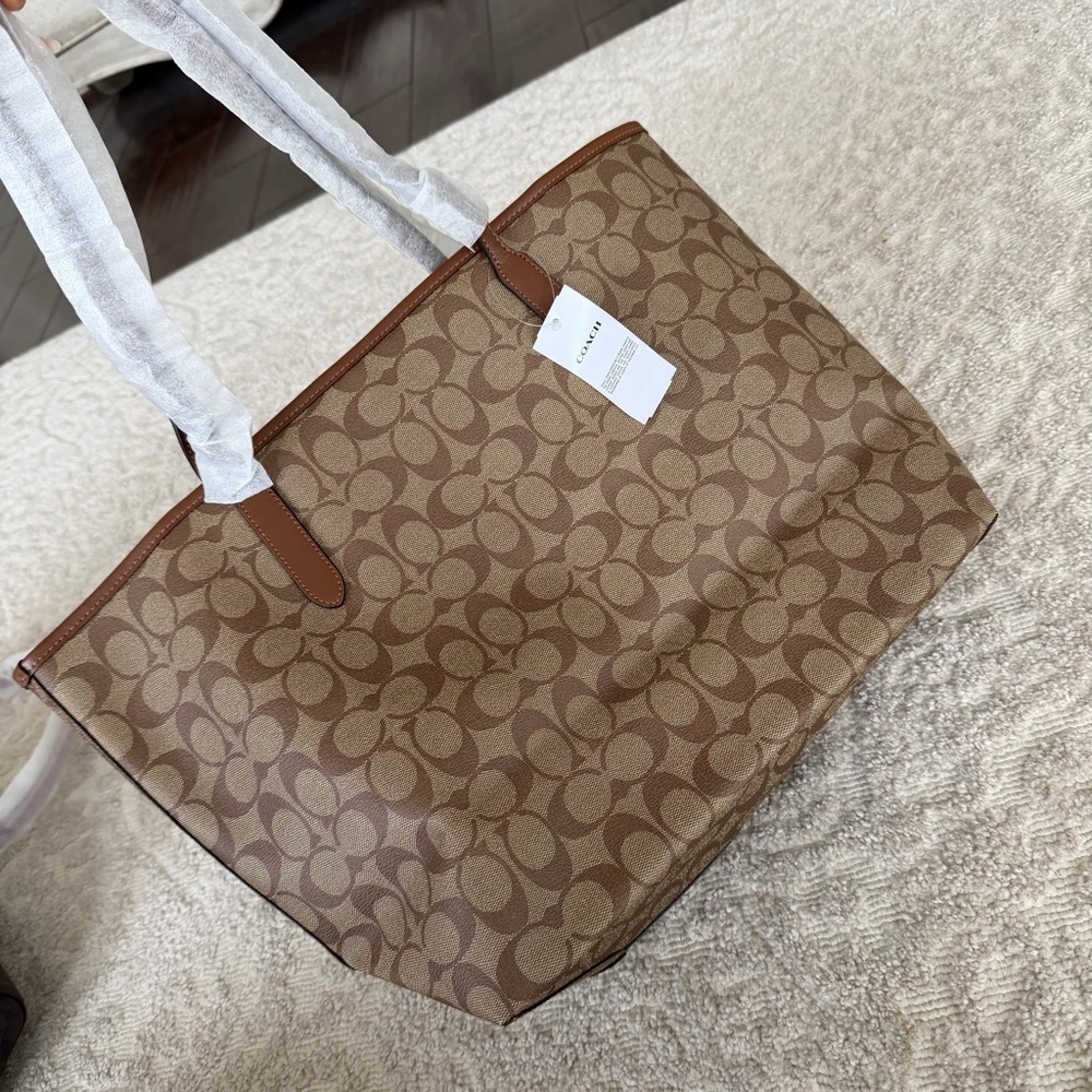 Coach Brown City Tote Bag In Signature Canvas 

BRAND NEW - Picture 5 of 5
